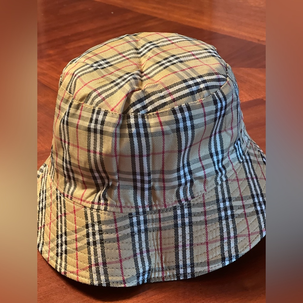 NWOT REVERSIBLE BUCKET HAT